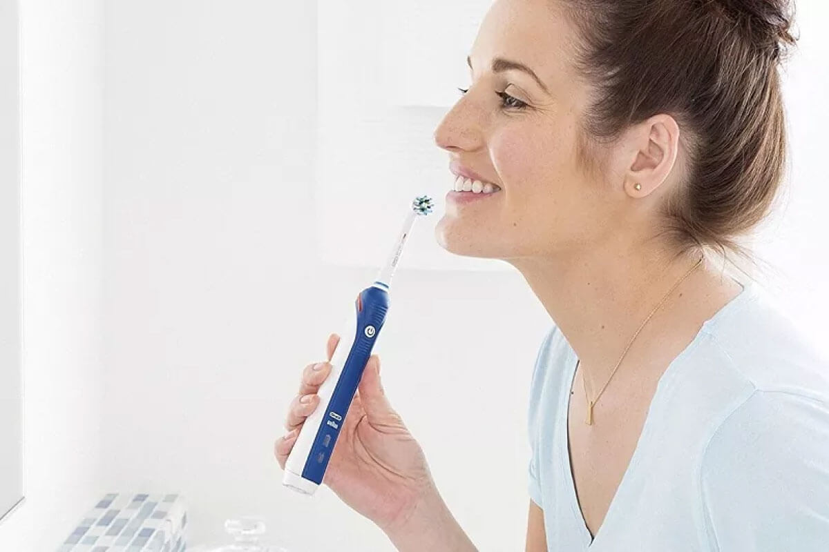 Bàn chải điện hỗ trợ làm trắng răng và ngăn ngừa sâu răng hiệu quả
