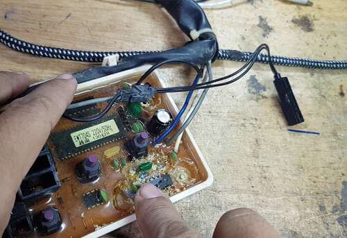 Nguyên nhân máy giặt Hitachi báo lỗi F9 là do nam châm đếm từ bị mất hoặc lệch
