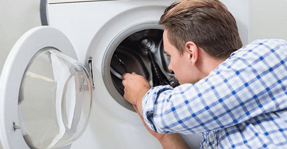 Sửa lỗi E3 máy giặt LG bằng cách kiểm tra và loại bỏ vật cản trong lồng giặt