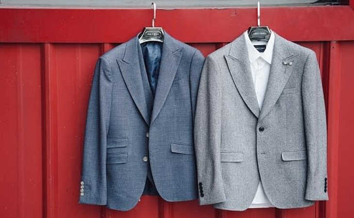 Phơi áo vest sau khi giặt bằng máy giặt