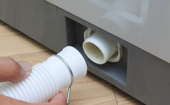 Tháo và vệ sinh van xả nước máy giặt