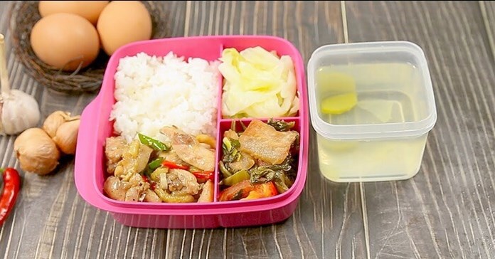 Bữa trưa công sở tiện lợi với hộp cơm văn phòng