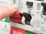 Nguyên nhân aptomat bình nóng lạnh bị nhảy và cách sửa