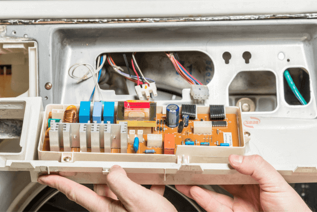 Mạch điều khiển bị hỏng khiến máy giặt LG không vắt