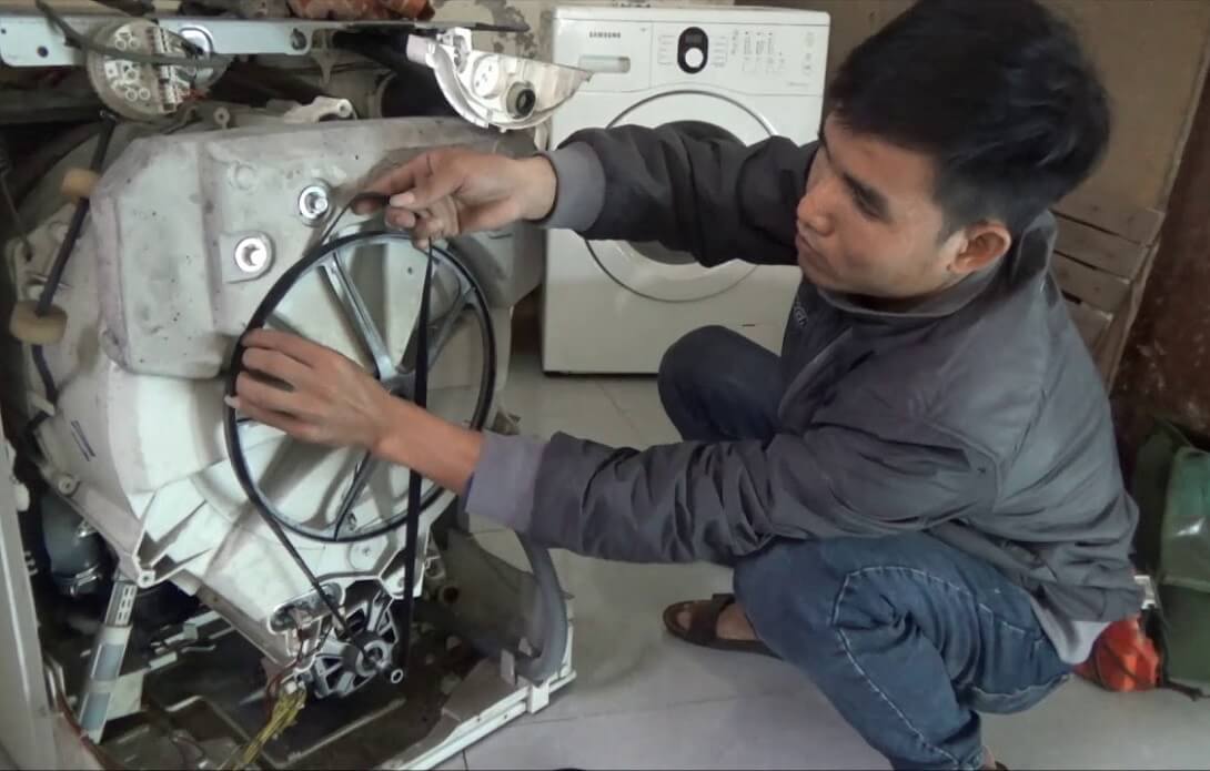 Dây curoa bị đứt khiến máy giặt LG không vắt được