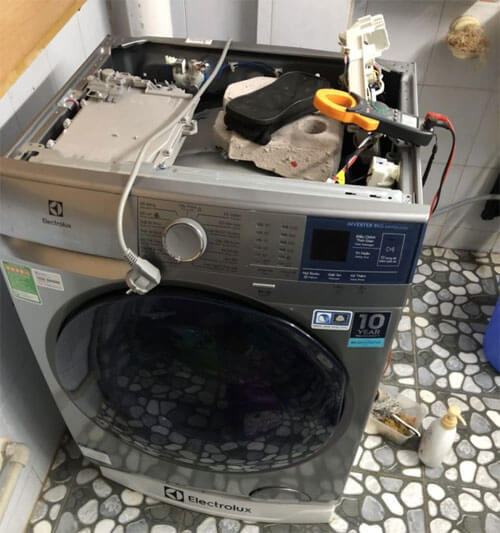 Sửa bo mạch điều khiển của máy giặt để khắc phục lỗi EF4 máy giặt Electrolux