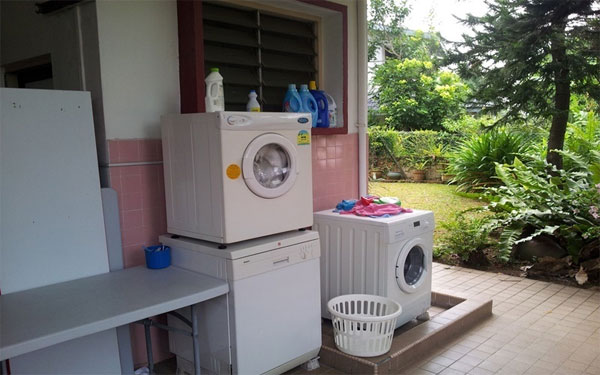 Đặt máy giặt ở môi trường bị ẩm ướt cũng là nguyên nhân gây ra lỗi EL