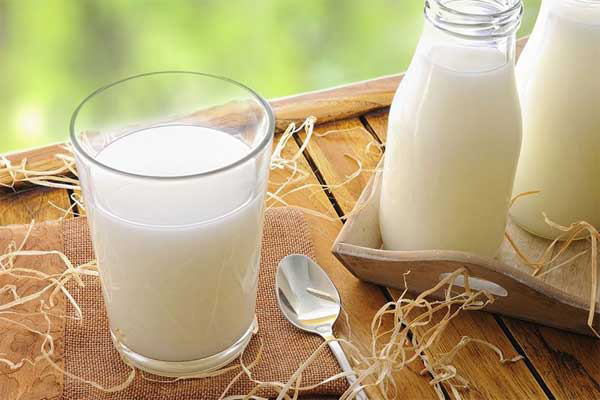 Cách khử mùi bình giữ nhiệt bằng sữa tươi