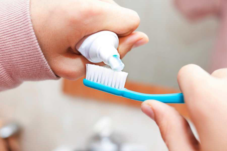 Cách khử mùi hôi trong bình giữ nhiệt bằng kem đánh răng