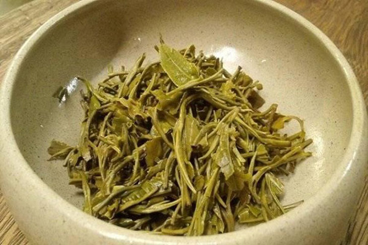Cách làm sạch mùi bình giữ nhiệt bằng trà xanh
