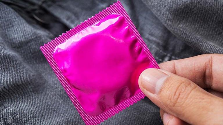 Dùng bao cao su có bị dị ứng không?