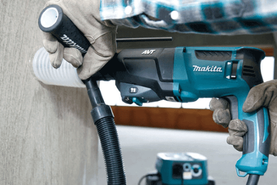 Máy khoan Makita giúp hạn chế bắn bụi bẩn
