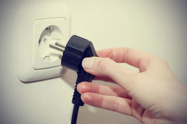 Ngắt nguồn cấp điện vào máy giặt