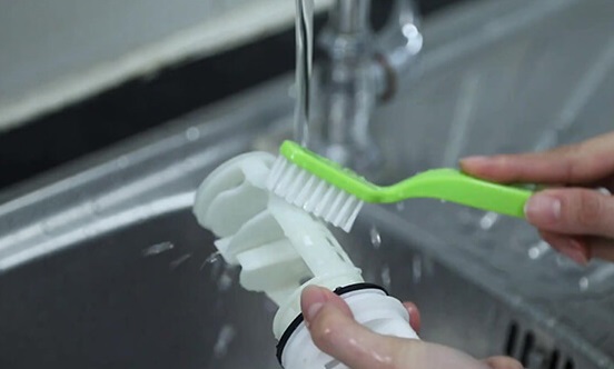 Thực hiện vệ sinh bộ lọc cặn định kỳ