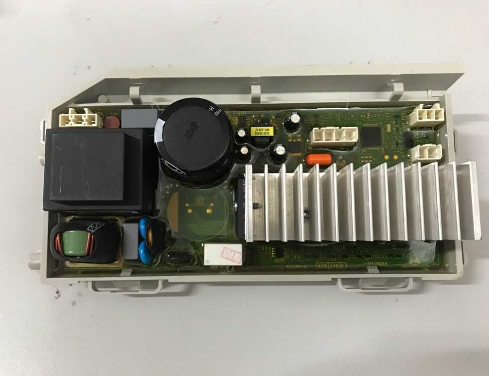 Máy giặt AQUA báo lỗi ED do hỏng IC công suất trên board mạch