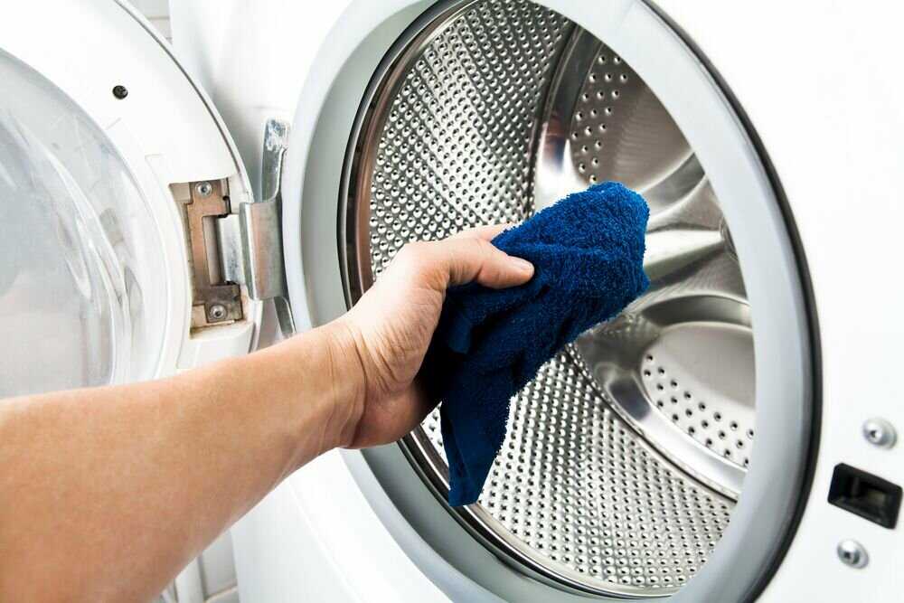 Thực hiện vệ sinh máy giặt LG thường xuyên