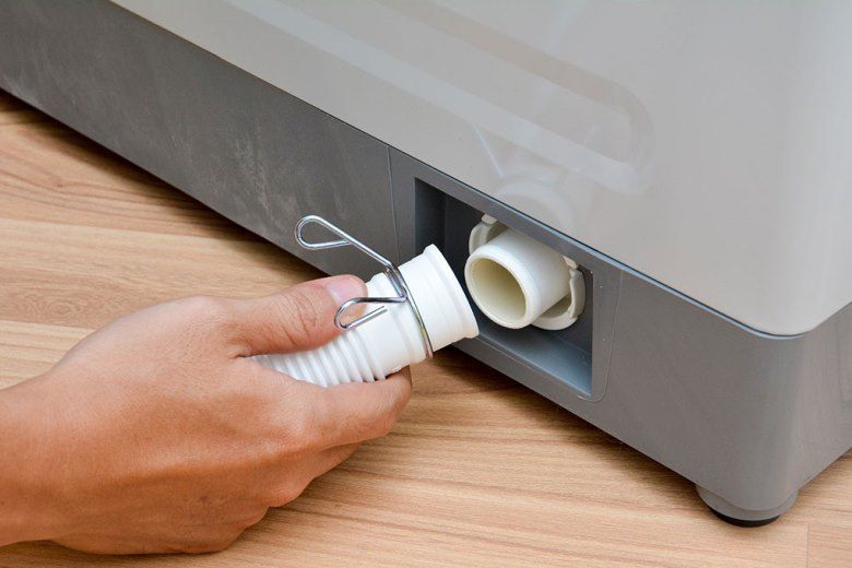 Một số lưu ý khi máy giặt AQUA báo lỗi