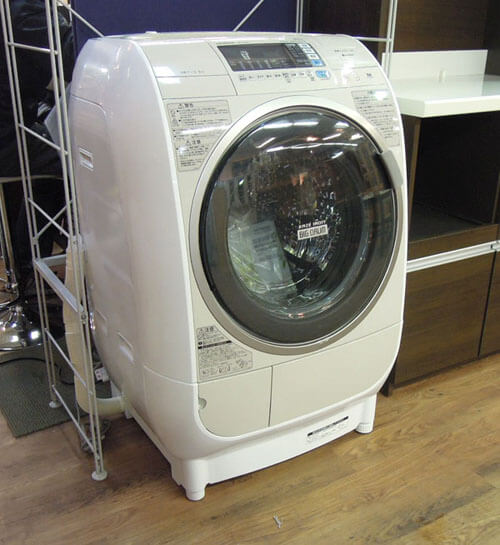 Thay thế cửa để khắc phục lỗi C8 máy giặt Hitachi