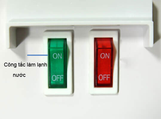 Máy lọc nước nóng lạnh không lạnh do chưa bật công tắc làm lạnh nước