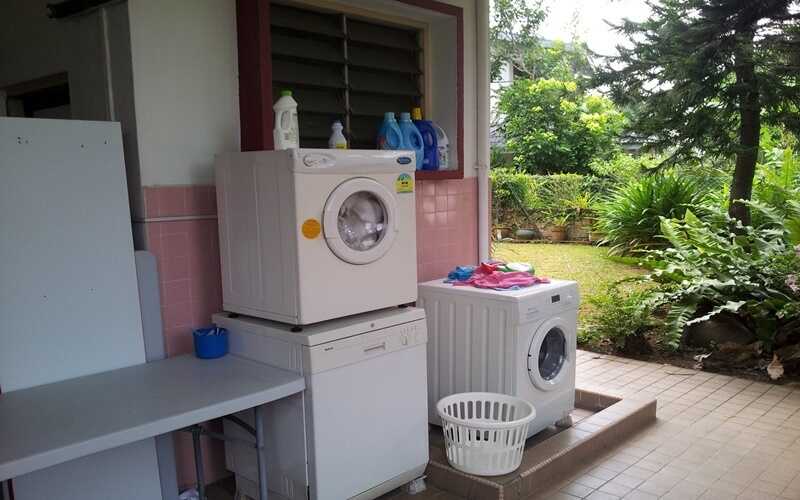 Máy giặt bị đặt ở nơi ẩm ướt