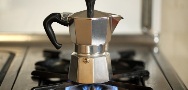 Dùng ấm Moka Pot