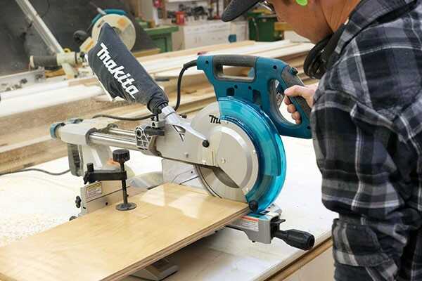 Máy cắt Makita