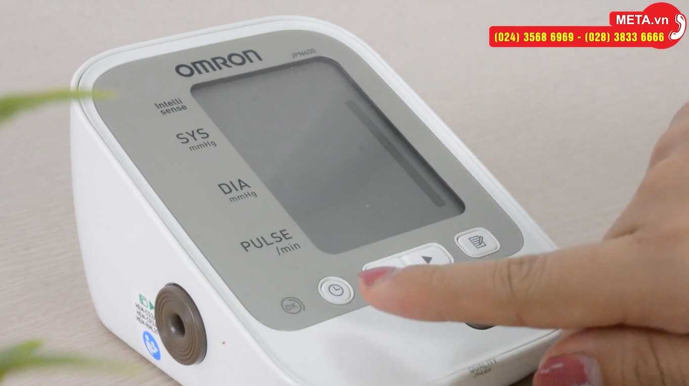 Biểu tượng hình đồng hồ trên máy đo huyết áp Omron