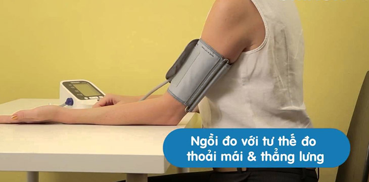 Tư thế ngồi đo huyết áp đúng