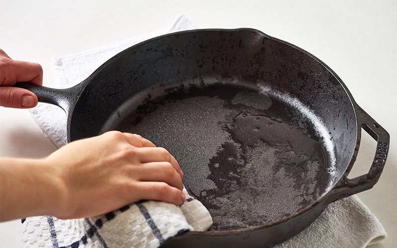 Những lưu ý khi sử dụng và bảo quản chảo mới tôi