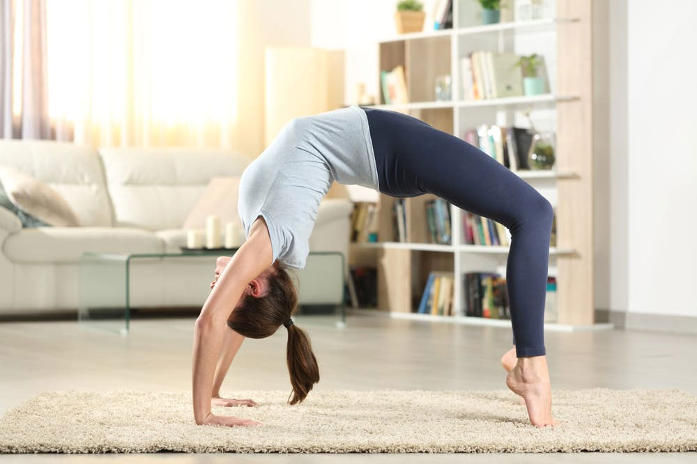 Những lưu ý khi thực hiện tư thế bánh xe trong yoga