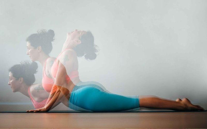 Lợi ích của tư thế rắn hổ mang trong yoga