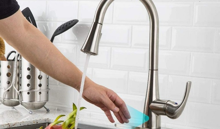 Vòi rửa bát thân mềm