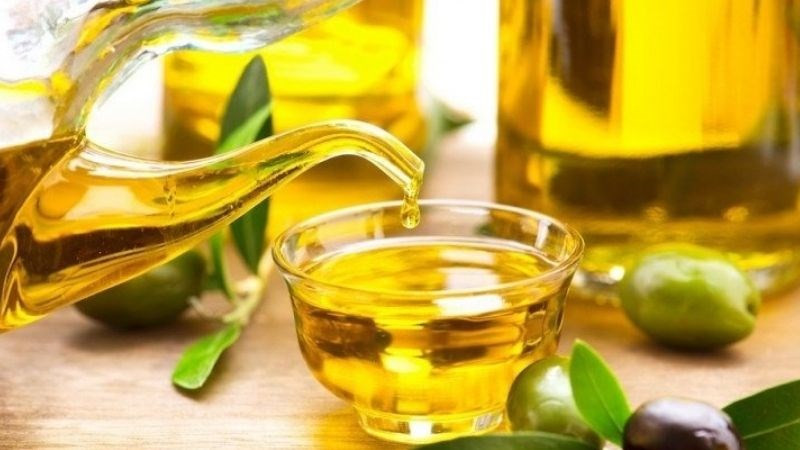 Cách vệ sinh thớt bằng dầu oliu