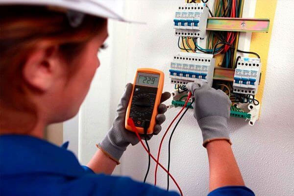 Kiểm tra cầu chì, nguồn điện cấp cho máy giặt