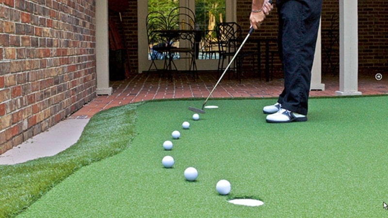 Sử dụng thảm tập golf tại nhà giúp bạn có nhiều thời gian luyện tập nâng cao kỹ thuật hơn