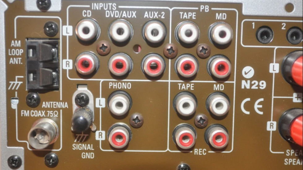 Cổng Phono trên amply là cổng gì?