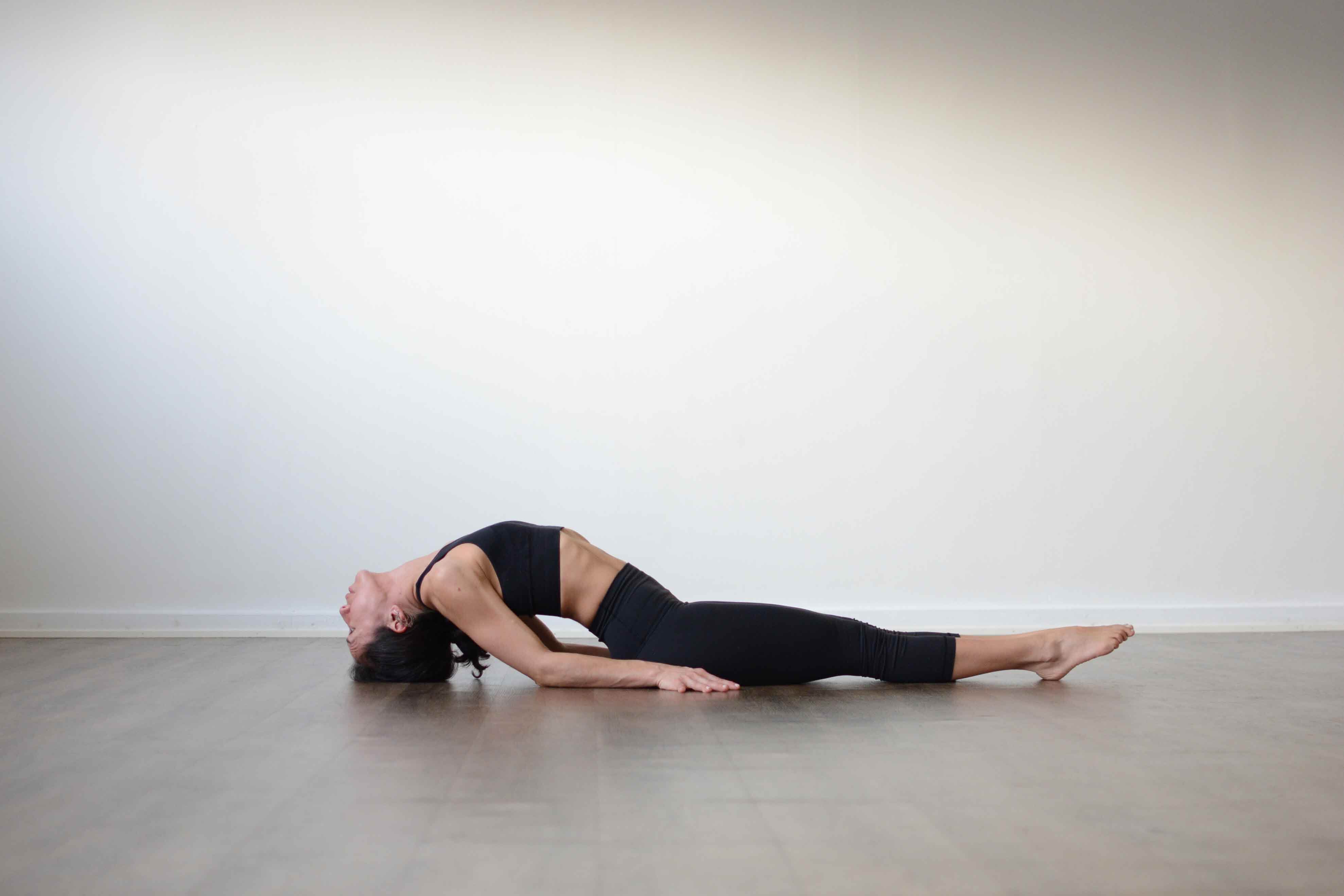 Tư thế yoga con cá là gì?