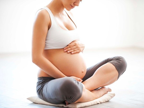 Mẹ bầu trong những tháng cuối thai kỳ không nên thực hiện tư thế cây cầu