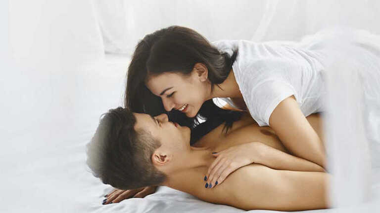 Đeo bao cao su ngược có thể làm giảm thăng hoa trong "cuộc yêu"
