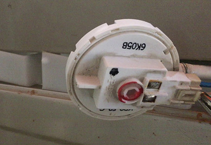 Hoặc do phao áp lực gặp sự cố