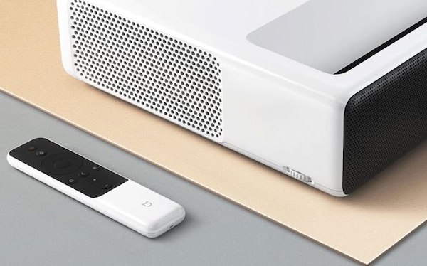 Cách sử dụng điều khiển máy chiếu để điều chỉnh các thông số