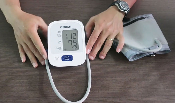 Cách bảo quản và vệ sinh máy đo huyết áp Omron