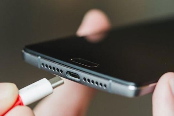 Kiểm tra cổng cắm USB