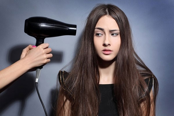Cách sửa máy sấy tóc có mùi khét