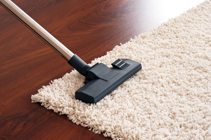 Loại bỏ bụi bẩn trên thảm