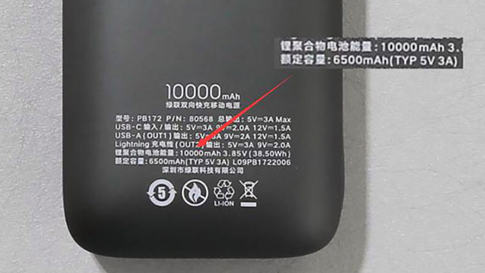 Kiểm tra dung lượng pin sạc dự phòng trên vỏ hộp