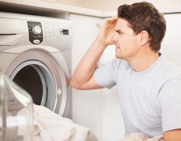 Máy giặt không xả nước vào do lưới lọc van cấp bị bẩn