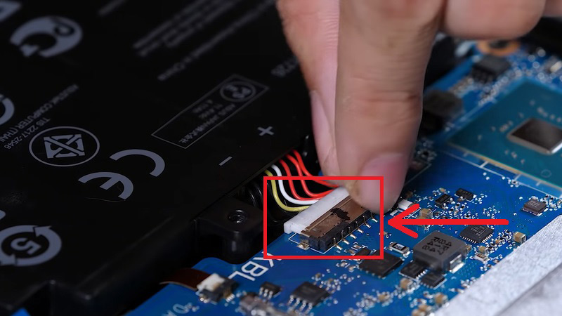 Đóng nắp máy lại