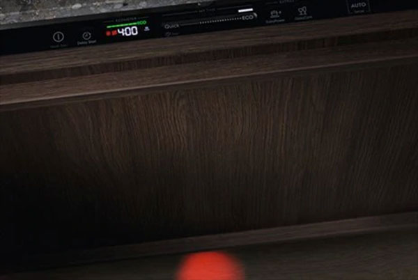 Tính năng Beam-on-floor của máy rửa bát Electrolux