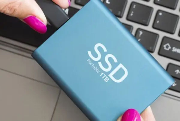 Lựa chọn ổ cứng SSD gắn ngoài hay trong